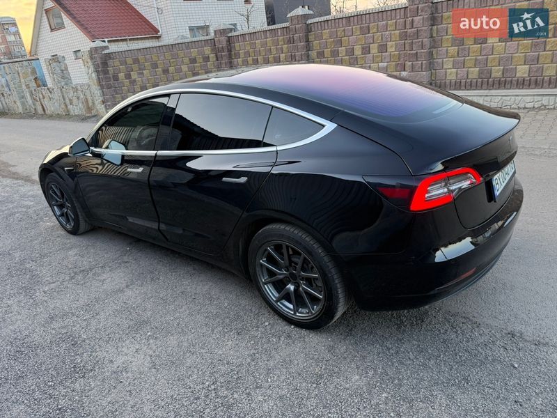 Седан Tesla Model 3 2019 в Старокостянтинові