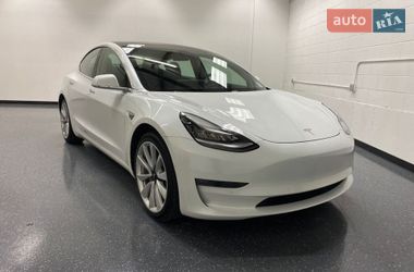 Седан Tesla Model 3 2020 в Львові