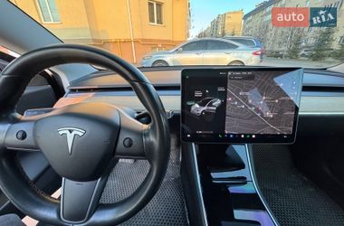 Седан Tesla Model 3 2018 в Києві
