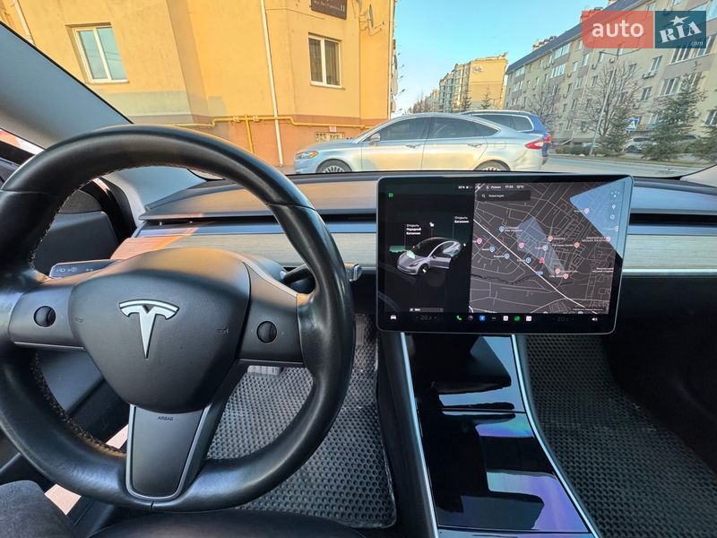 Седан Tesla Model 3 2018 в Києві