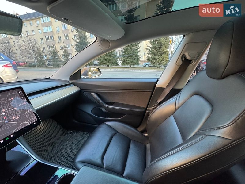 Седан Tesla Model 3 2018 в Києві