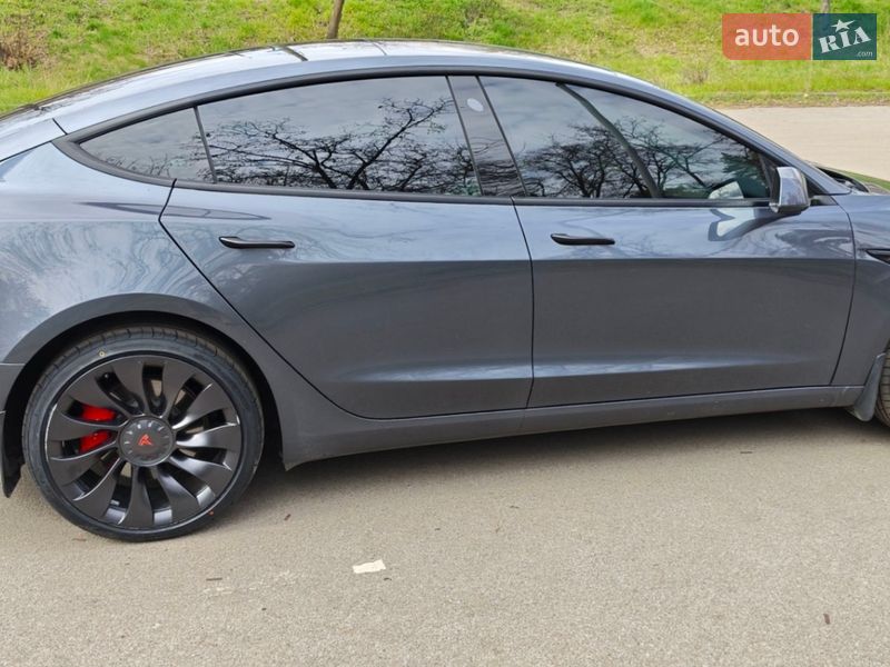 Седан Tesla Model 3 2022 в Киеве