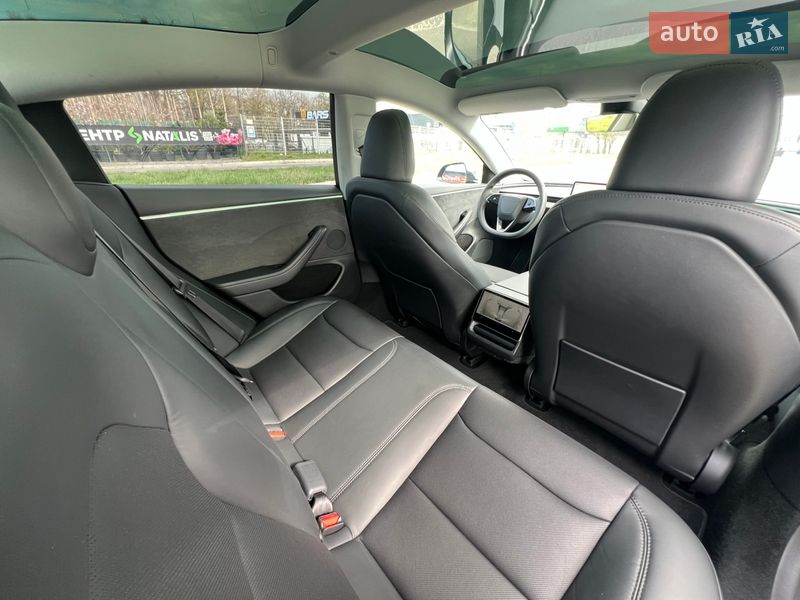 Седан Tesla Model 3 2024 в Киеве