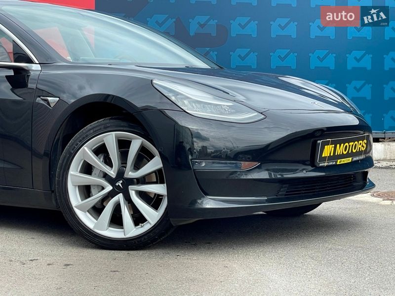 Седан Tesla Model 3 2019 в Киеве