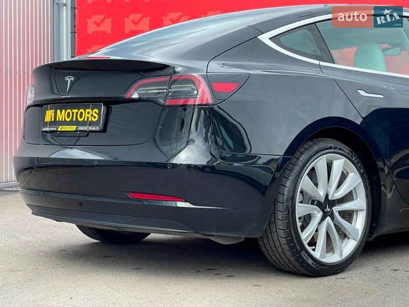 Седан Tesla Model 3 2019 в Киеве