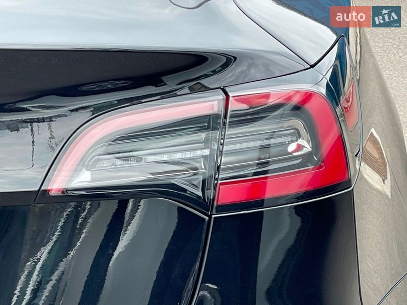 Седан Tesla Model 3 2019 в Киеве