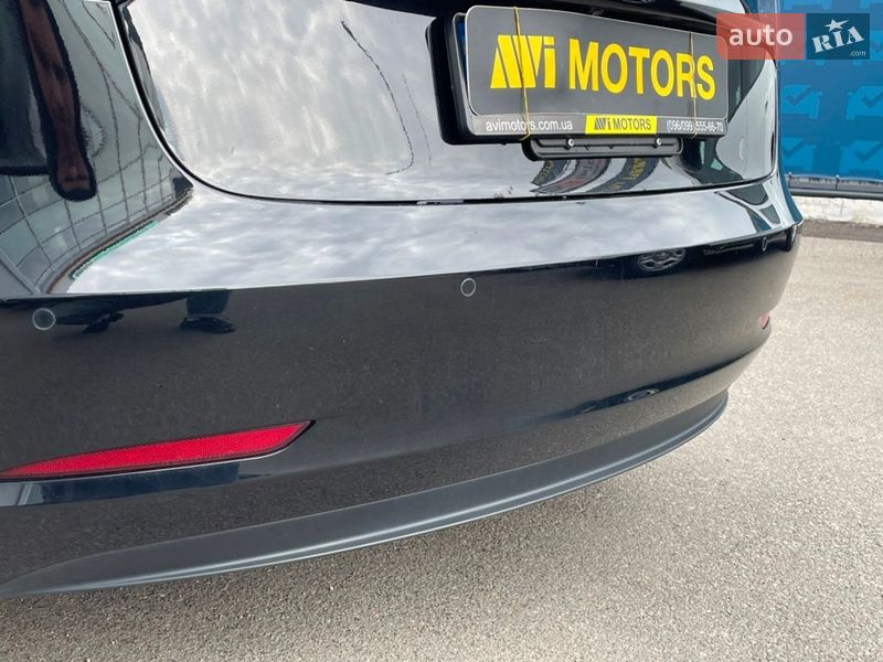 Седан Tesla Model 3 2019 в Киеве