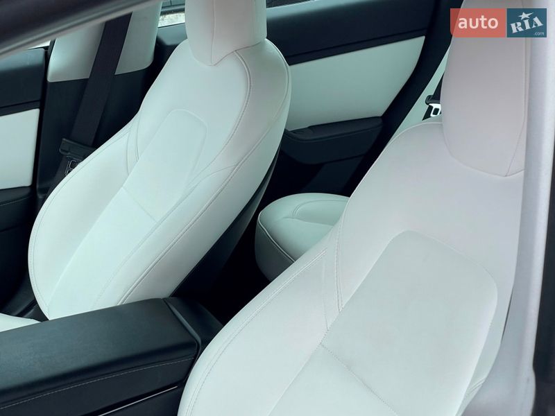 Седан Tesla Model 3 2019 в Киеве