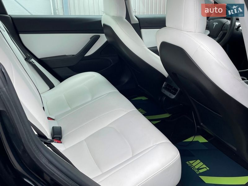 Седан Tesla Model 3 2019 в Киеве