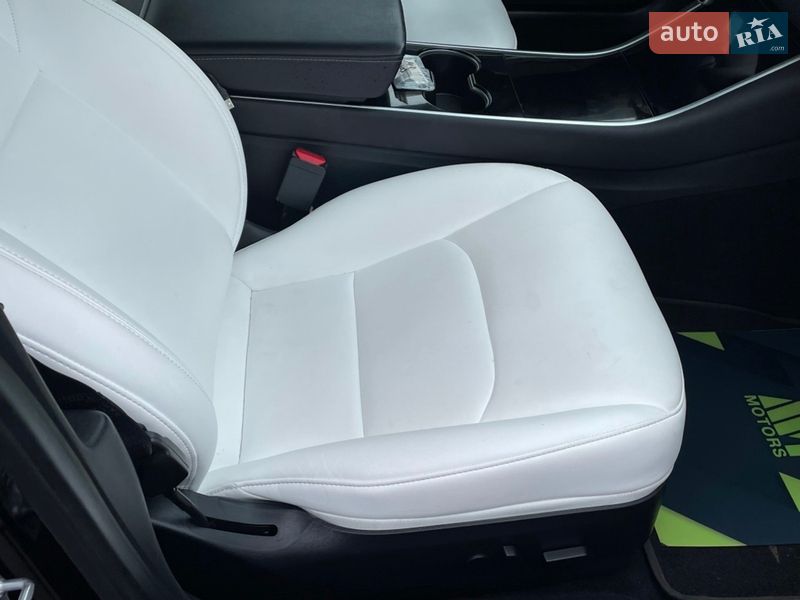 Седан Tesla Model 3 2019 в Киеве