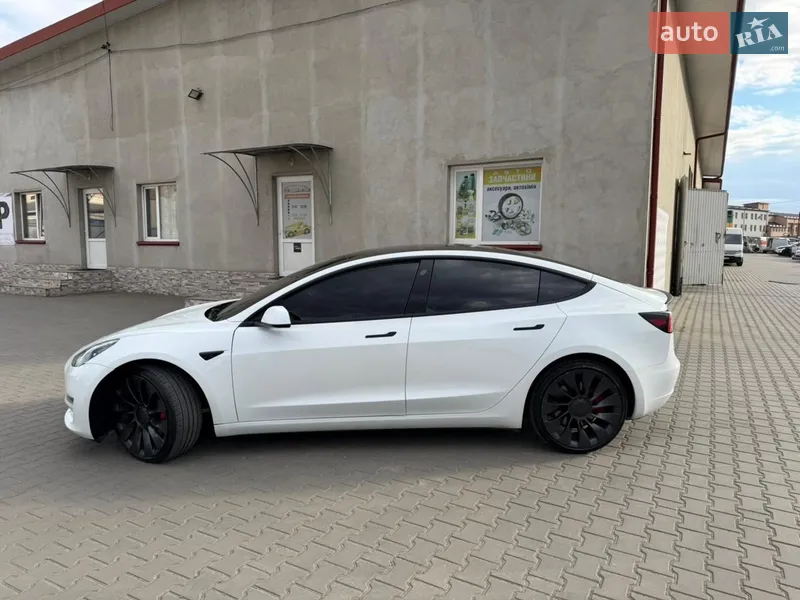 Tesla Model 3 2023 VIN 5YJ3E1EC8PF661536 фото оголошення 13 з 31