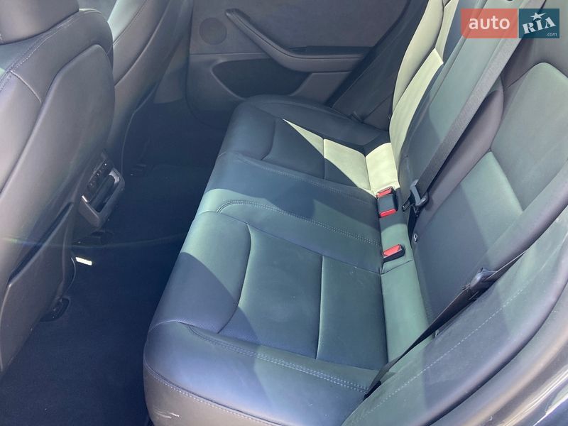 Седан Tesla Model 3 2025 в Киеве