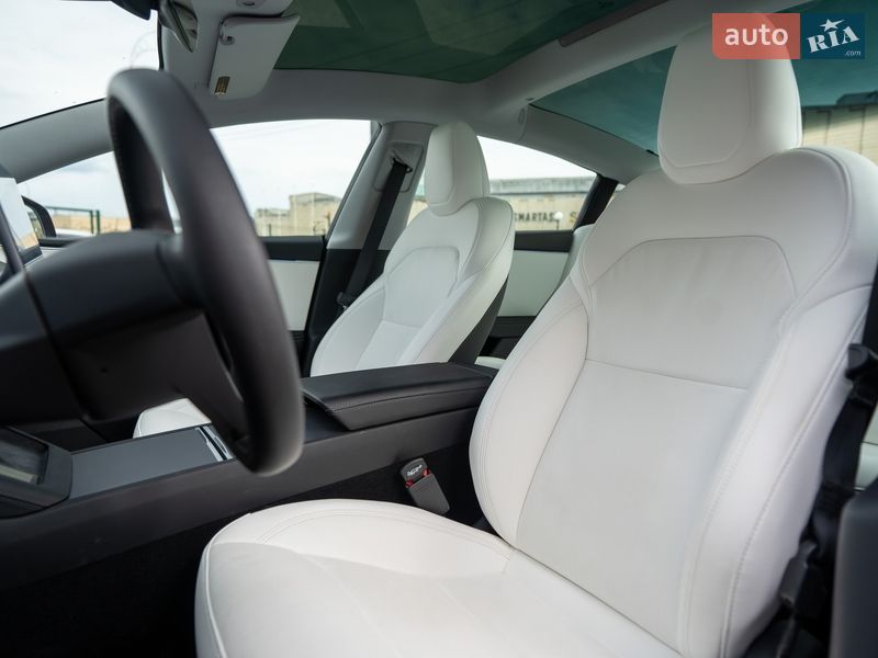 Седан Tesla Model 3 2024 в Киеве