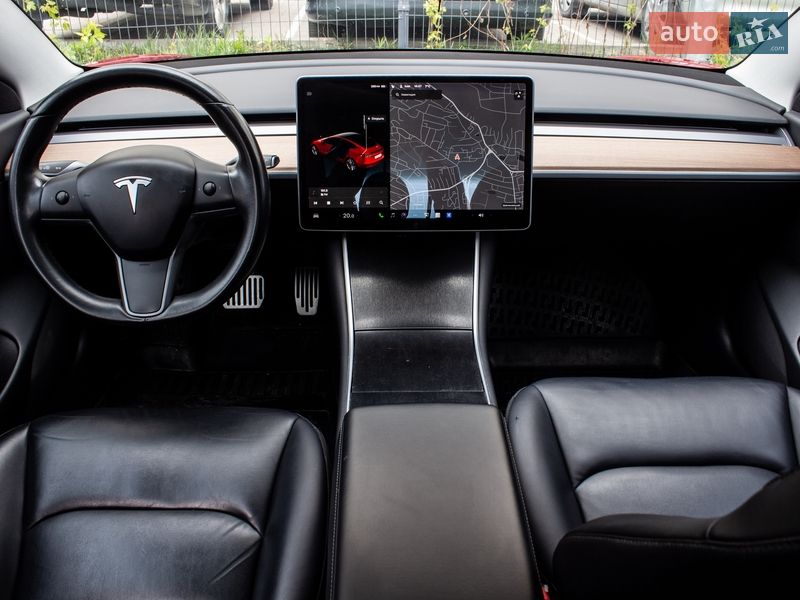 Седан Tesla Model 3 2018 в Львові