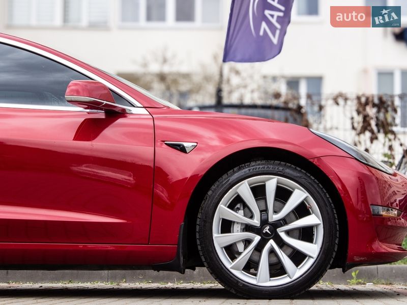 Седан Tesla Model 3 2018 в Львові