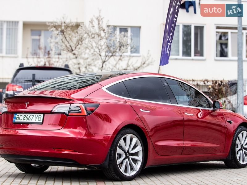Седан Tesla Model 3 2018 в Львові