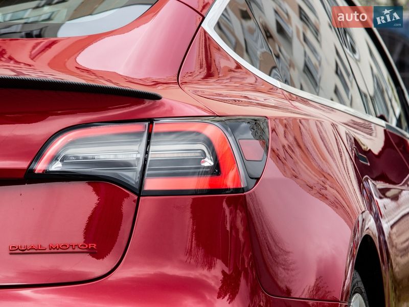 Седан Tesla Model 3 2018 в Львові