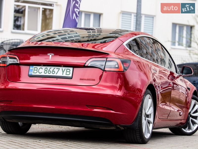 Седан Tesla Model 3 2018 в Львові