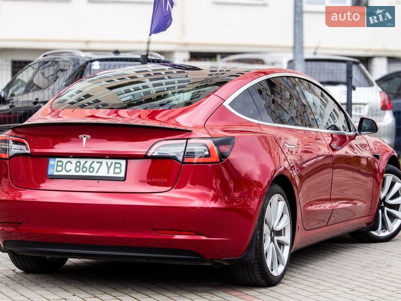 Седан Tesla Model 3 2018 в Львові