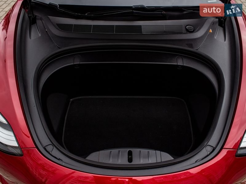 Седан Tesla Model 3 2018 в Львові