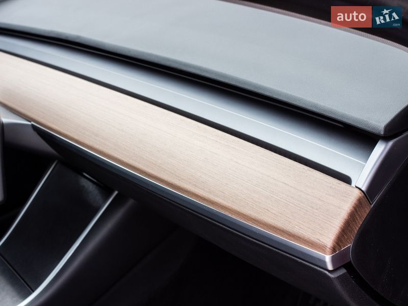 Седан Tesla Model 3 2018 в Львові