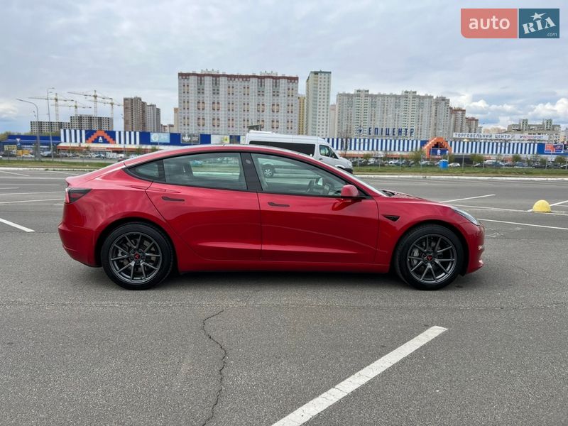 Седан Tesla Model 3 2022 в Киеве
