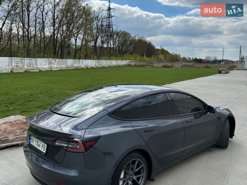 Седан Tesla Model 3 2021 в Луцьку