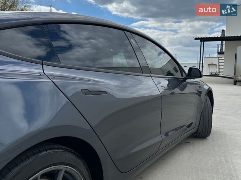 Седан Tesla Model 3 2021 в Луцке