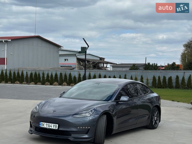 Седан Tesla Model 3 2021 в Луцьку