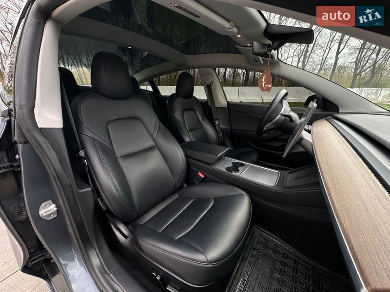 Седан Tesla Model 3 2021 в Луцьку