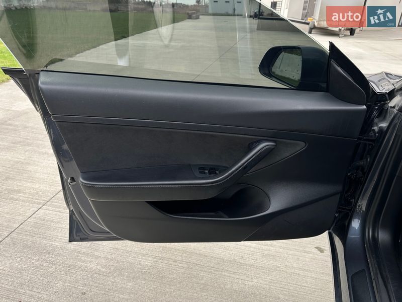 Седан Tesla Model 3 2021 в Луцке