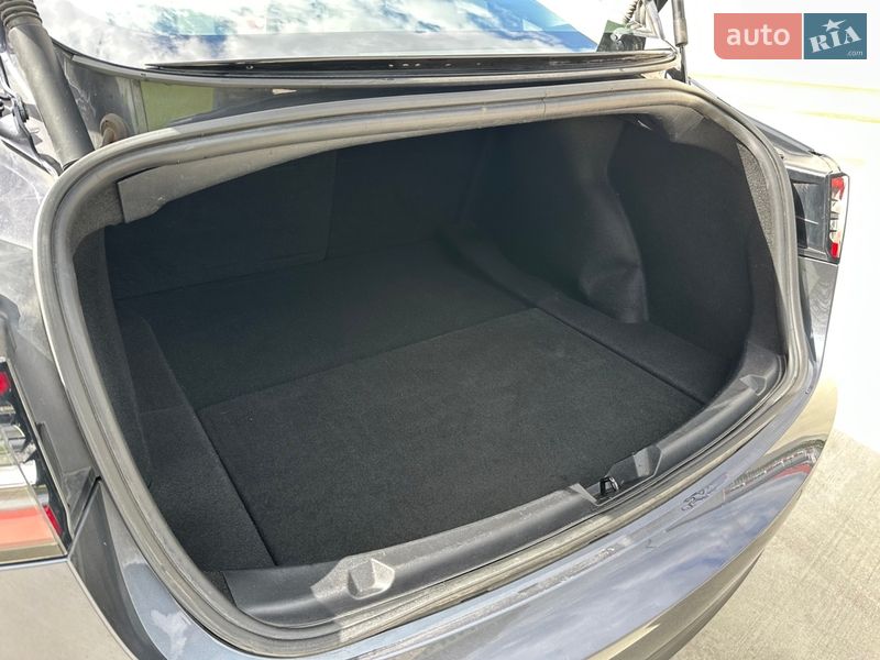 Седан Tesla Model 3 2021 в Луцьку