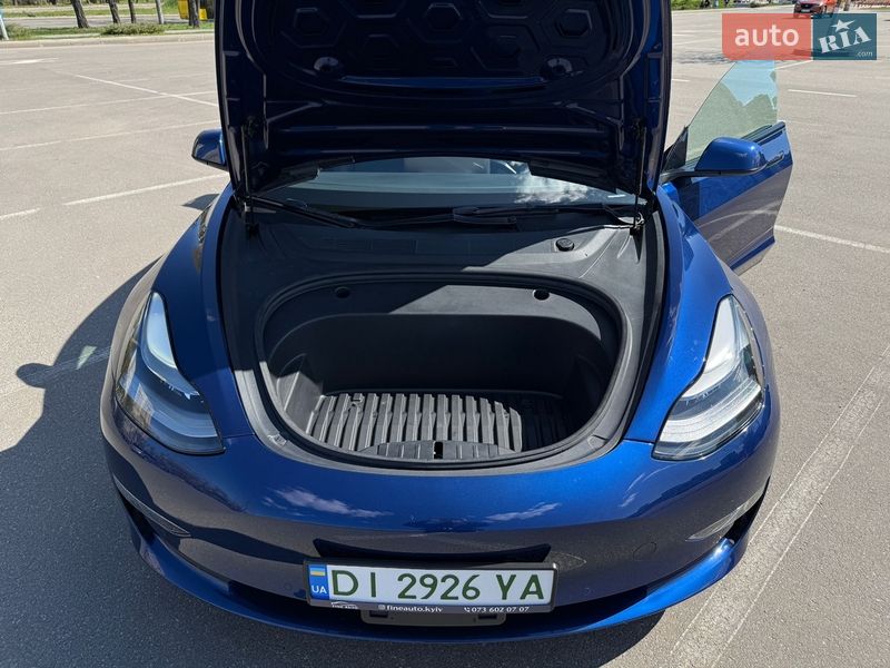 Седан Tesla Model 3 2021 в Киеве