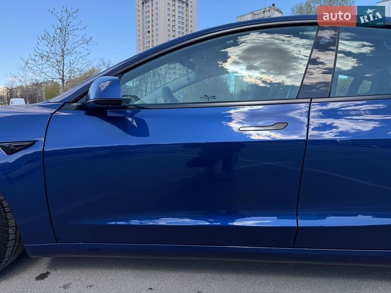 Седан Tesla Model 3 2021 в Киеве