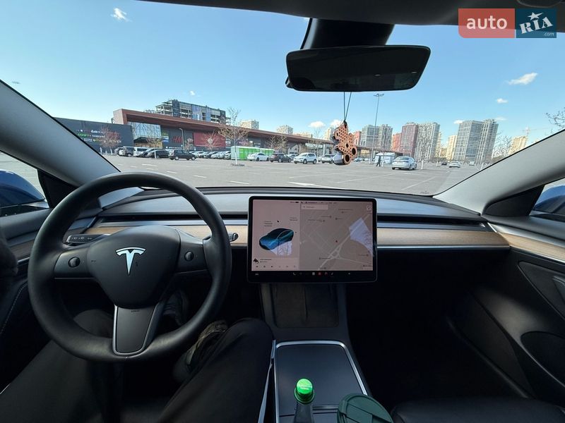 Седан Tesla Model 3 2021 в Киеве