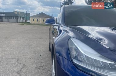 Седан Tesla Model 3 2017 в Валках