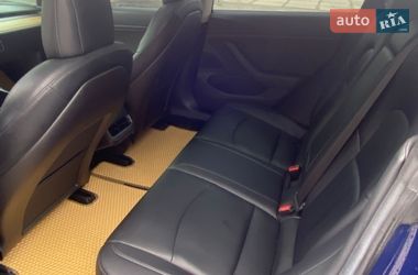 Седан Tesla Model 3 2017 в Валках