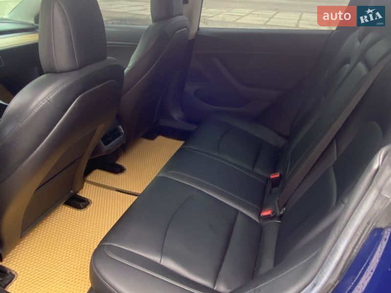 Седан Tesla Model 3 2017 в Валках