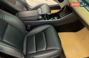 Седан Tesla Model 3 2017 в Валках