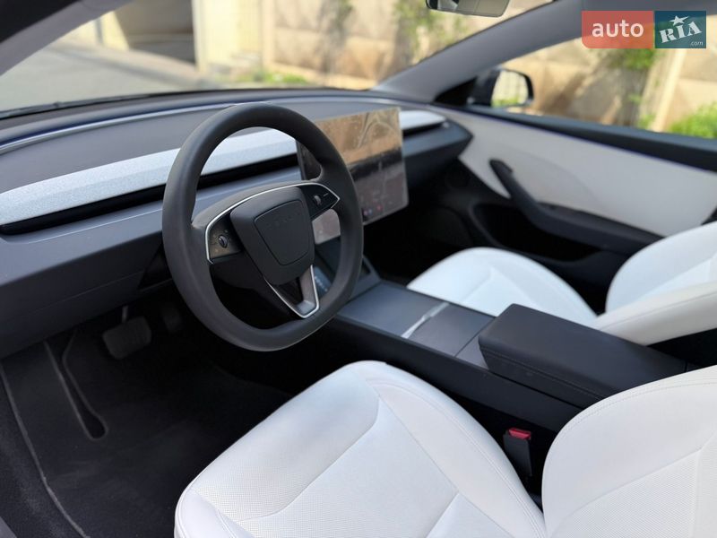 Седан Tesla Model 3 2025 в Одессе