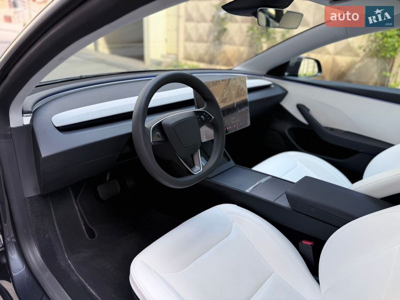 Седан Tesla Model 3 2025 в Одессе
