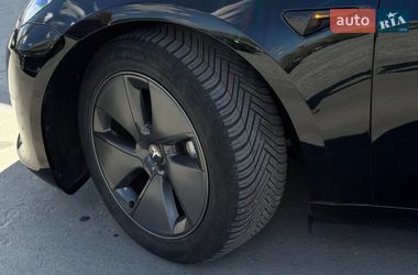 Седан Tesla Model 3 2022 в Ровно