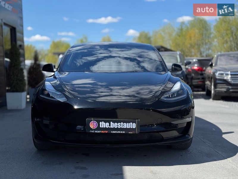 Седан Tesla Model 3 2022 в Ровно