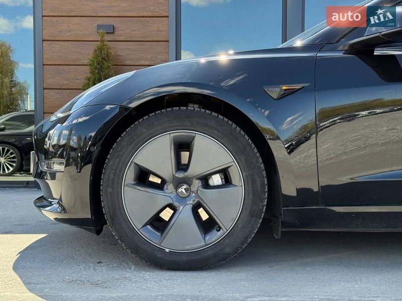 Седан Tesla Model 3 2022 в Ровно
