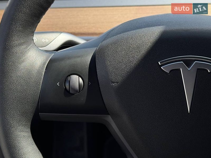 Седан Tesla Model 3 2022 в Ровно
