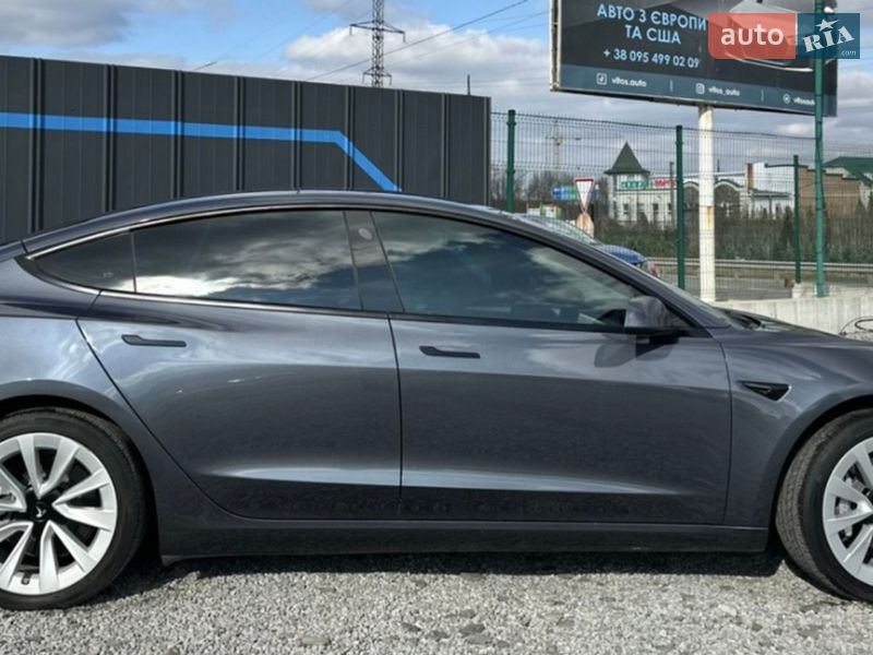 Седан Tesla Model 3 2022 в Киеве