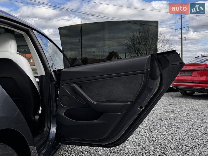 Седан Tesla Model 3 2022 в Киеве