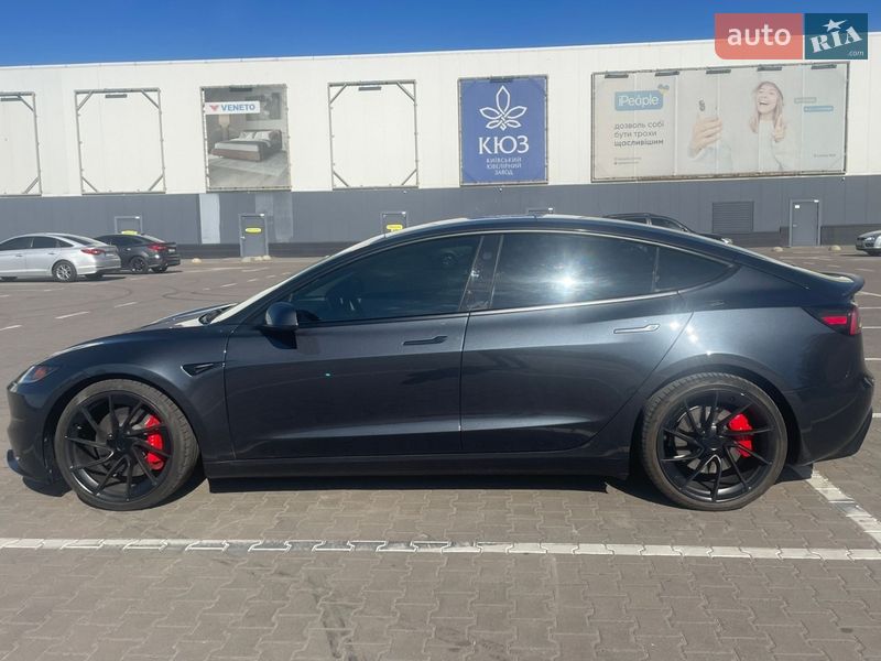 Седан Tesla Model 3 2024 в Киеве