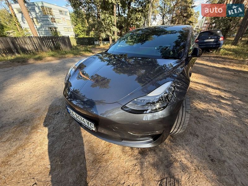 Седан Tesla Model 3 2022 в Ірпені
