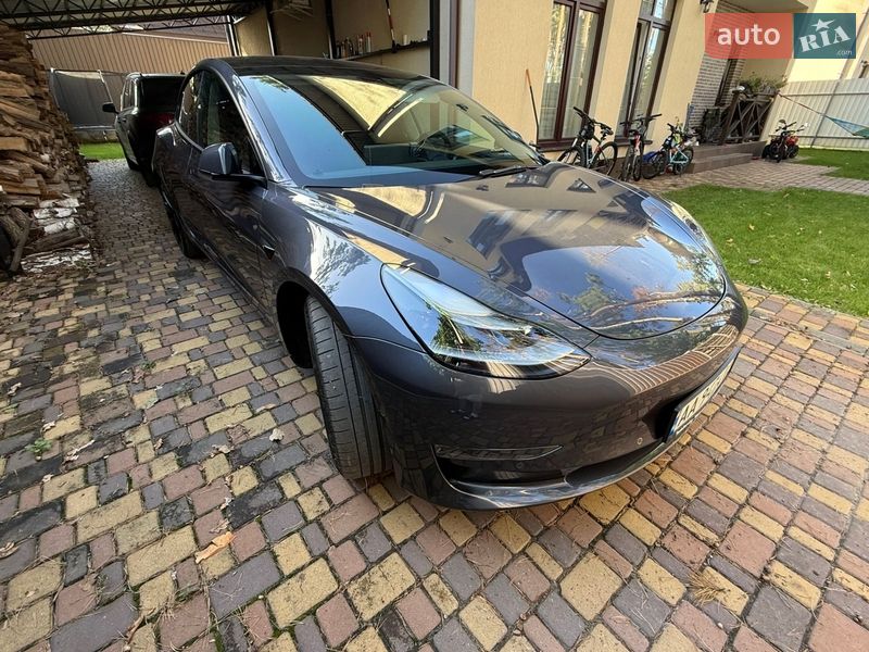 Седан Tesla Model 3 2022 в Ірпені